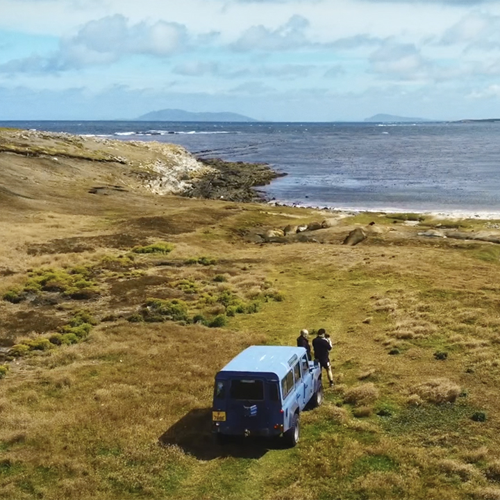 4WD by coastline